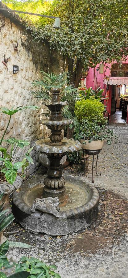 Hotel Rosa Morada Tlaquepaque Buitenkant foto
