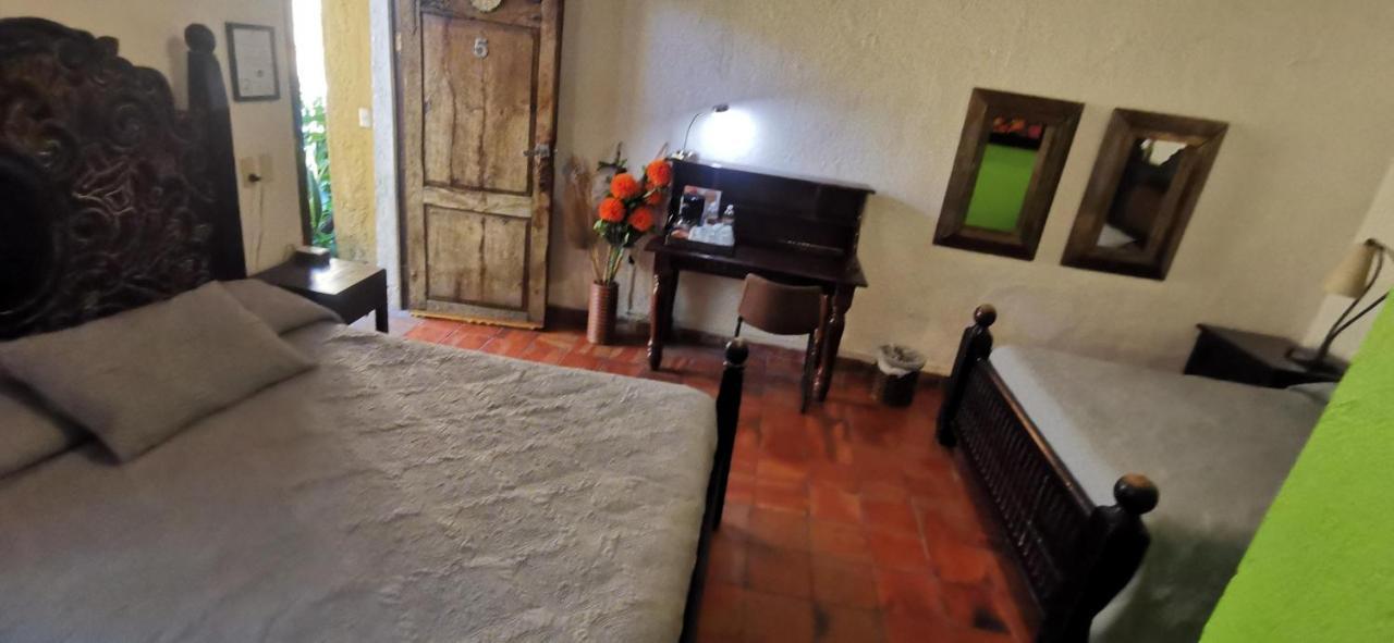 Hotel Rosa Morada Tlaquepaque Buitenkant foto