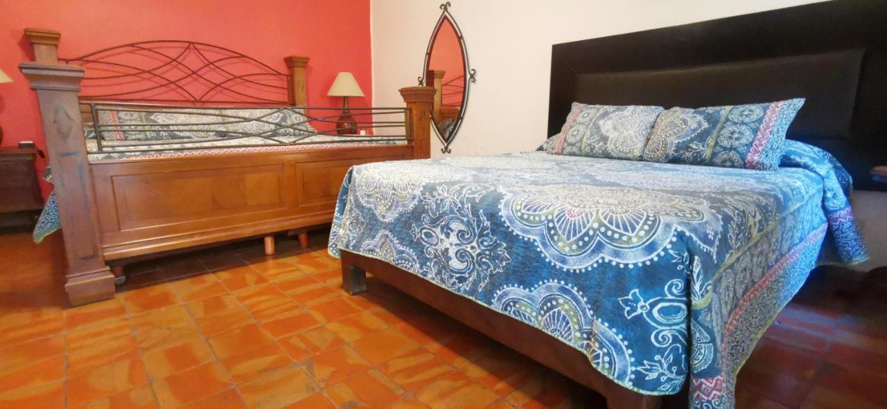 Hotel Rosa Morada Tlaquepaque Buitenkant foto