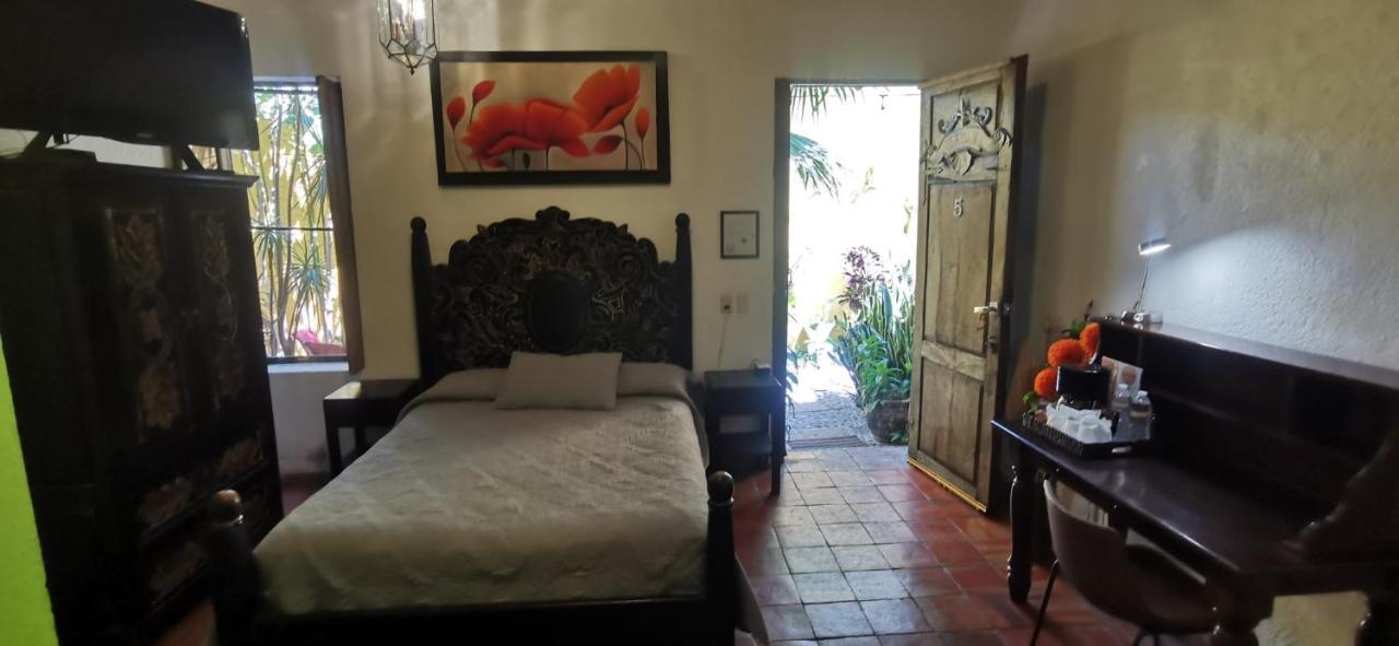 Hotel Rosa Morada Tlaquepaque Buitenkant foto