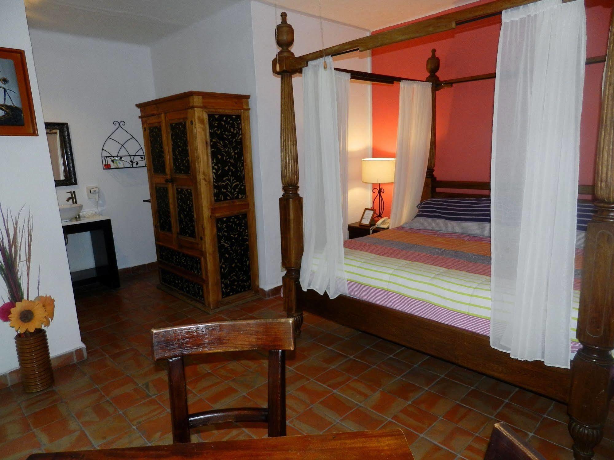 Hotel Rosa Morada Tlaquepaque Buitenkant foto