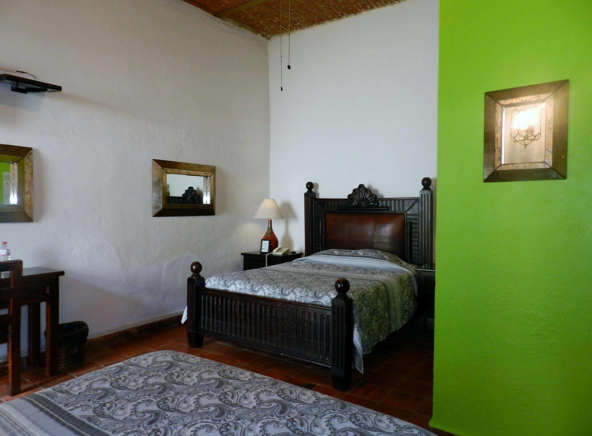 Hotel Rosa Morada Tlaquepaque Buitenkant foto