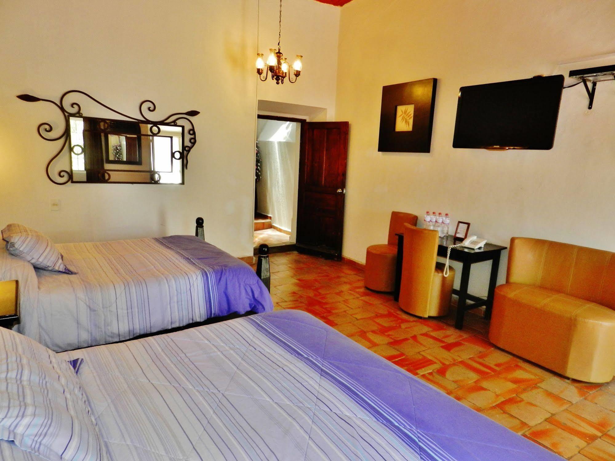 Hotel Rosa Morada Tlaquepaque Buitenkant foto